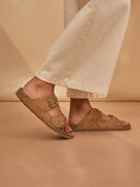 Slides mit Flechtdetail