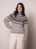 Pullover mit gestreifter Schulterpasse