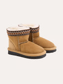 Kurze Kinderstiefel mit Zopfmuster